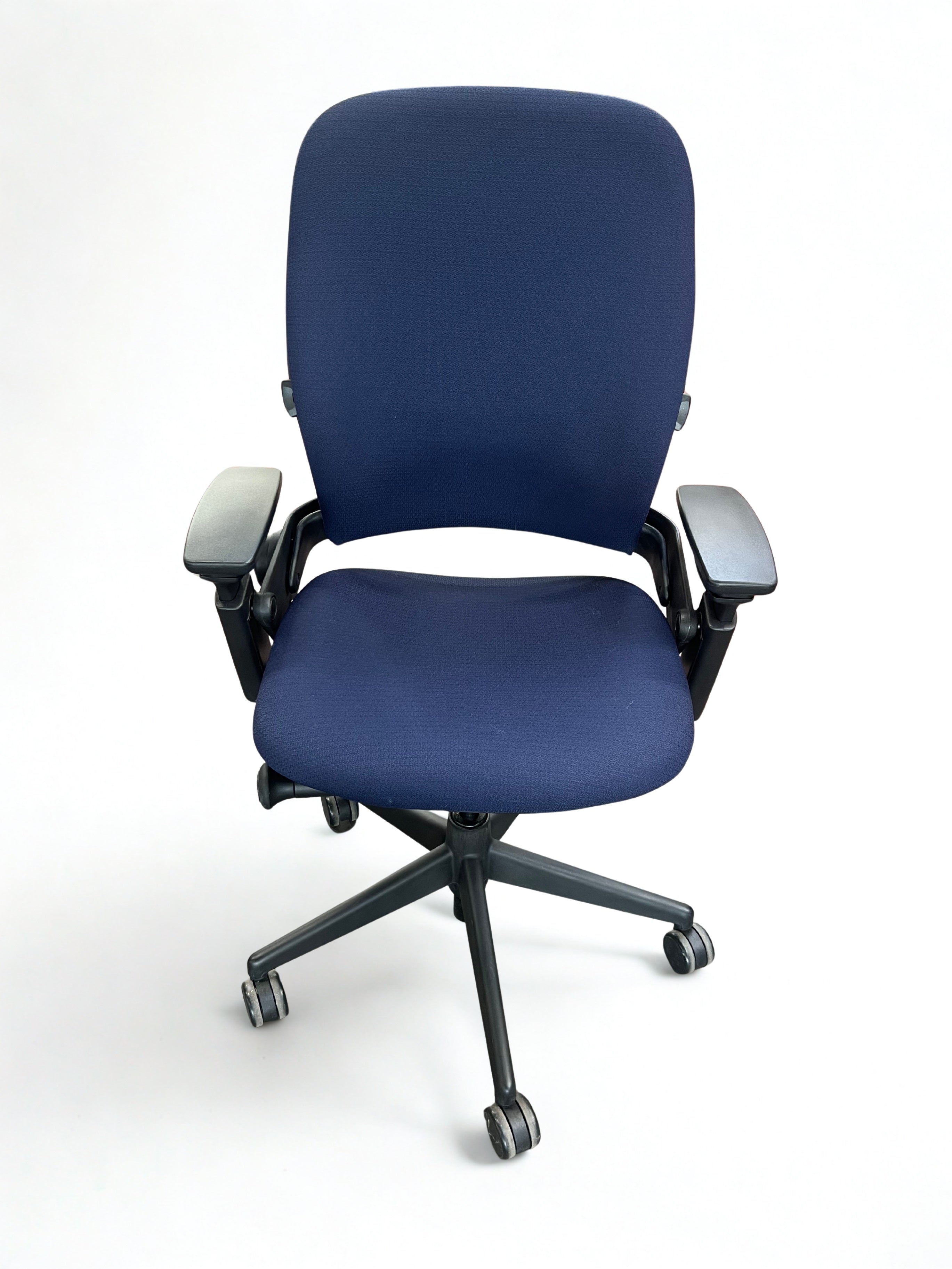 Steelcase Leap V2 ブルー デスクチェア Amazon.com: Steelcase Leap Office Chair V2 - Ergonomic Work